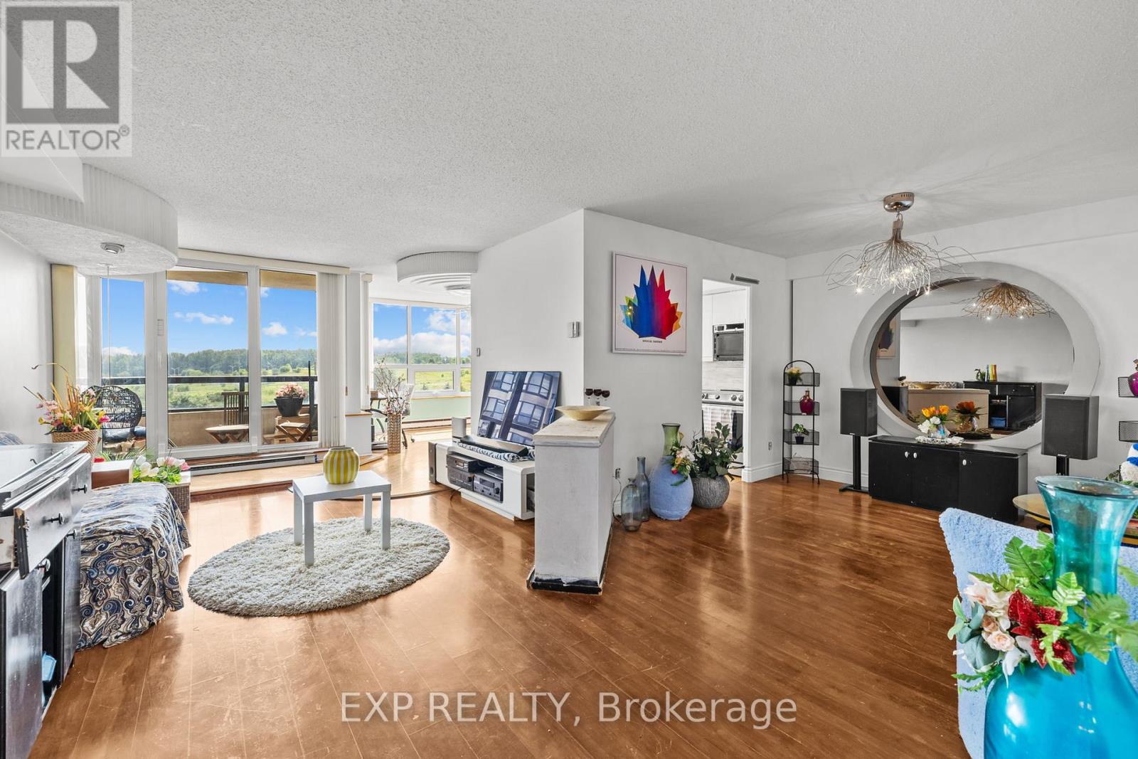 Photo 16 of 606 1500 Riverside Drive, Ottawa ON