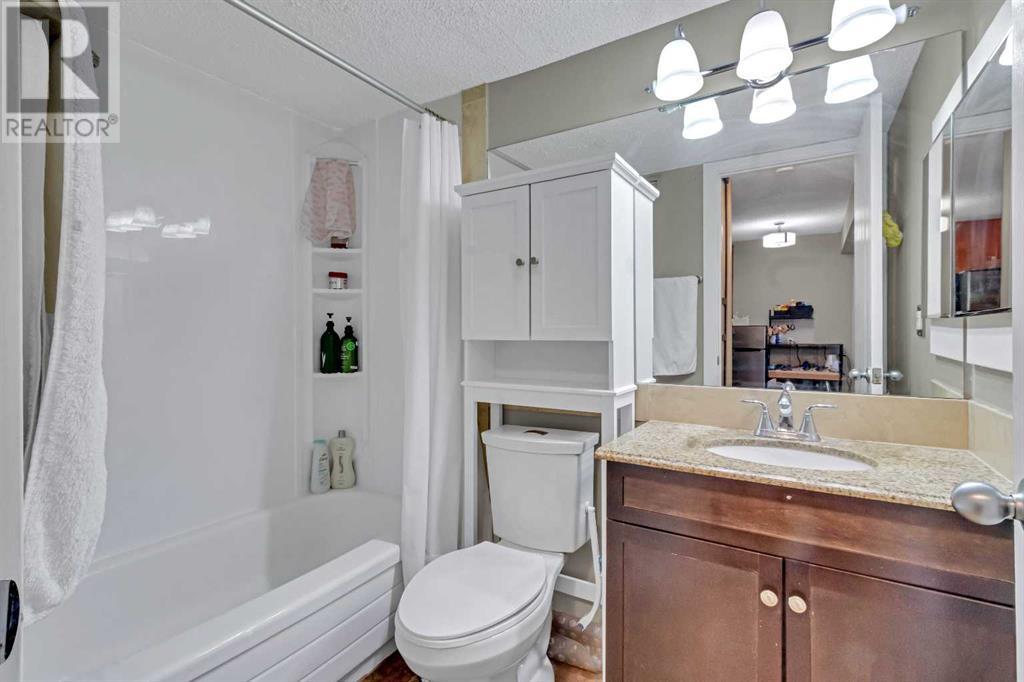 Single Family House for Sale in B  Dalton Drive NW Dalhousie Calgary 