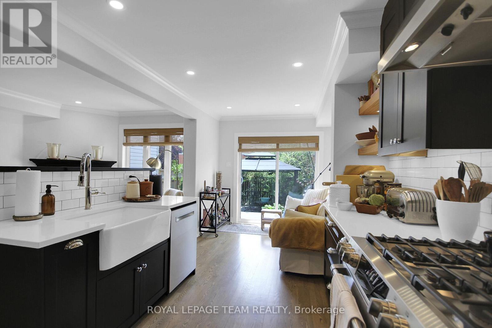 Photo 3 of 112 Talltree Crescent, Ottawa ON