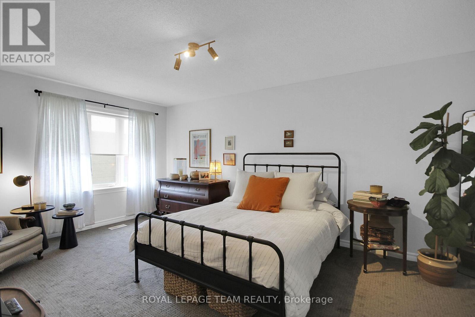 Photo 1 of 112 Talltree Crescent, Ottawa ON