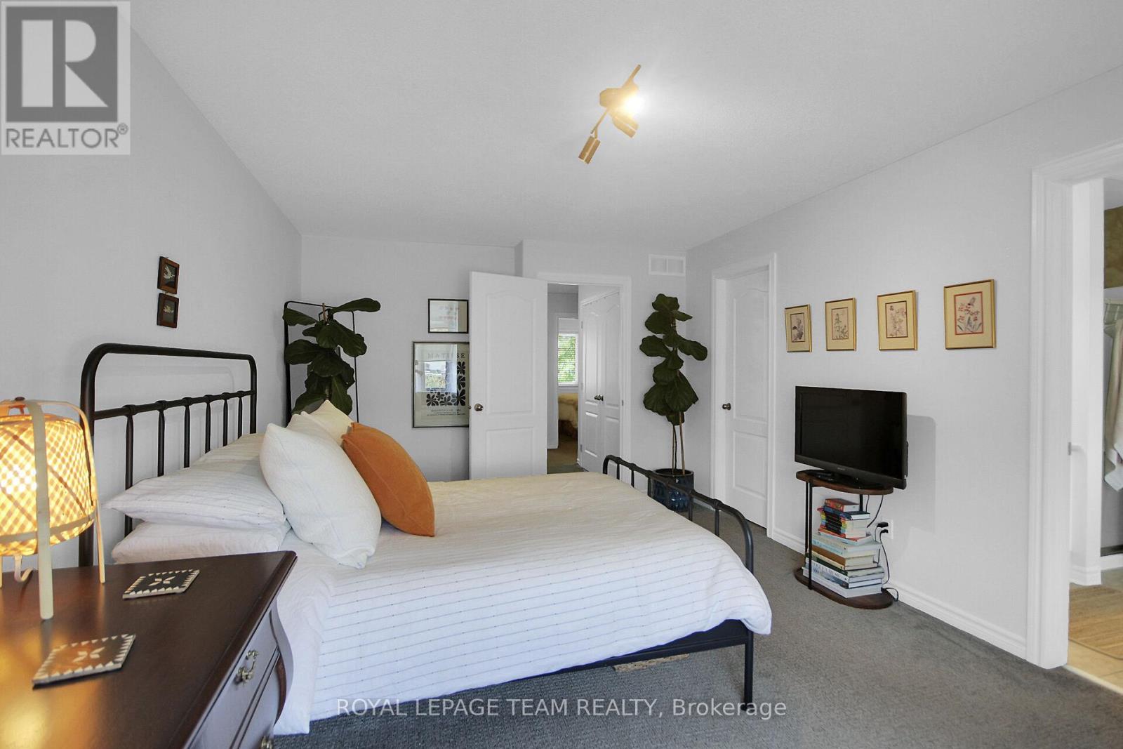 Photo 25 of 112 Talltree Crescent, Ottawa ON