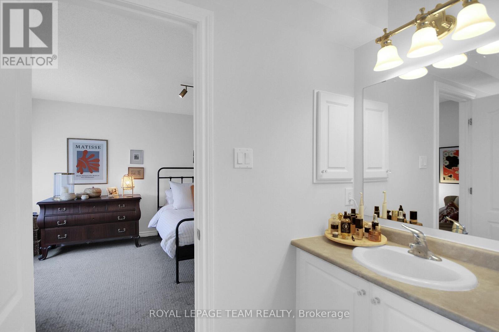 Photo 7 of 112 Talltree Crescent, Ottawa ON