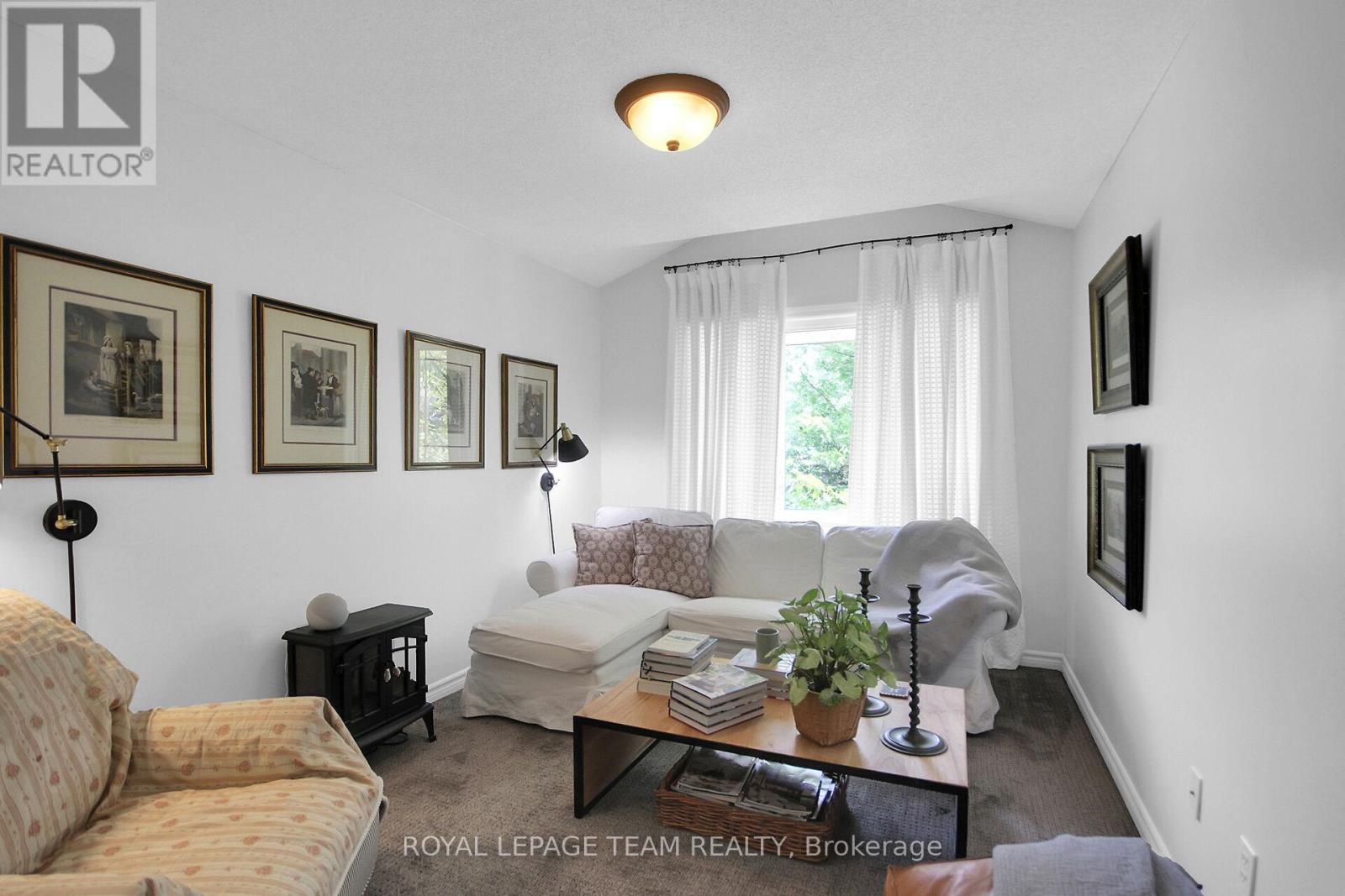 Photo 5 of 112 Talltree Crescent, Ottawa ON