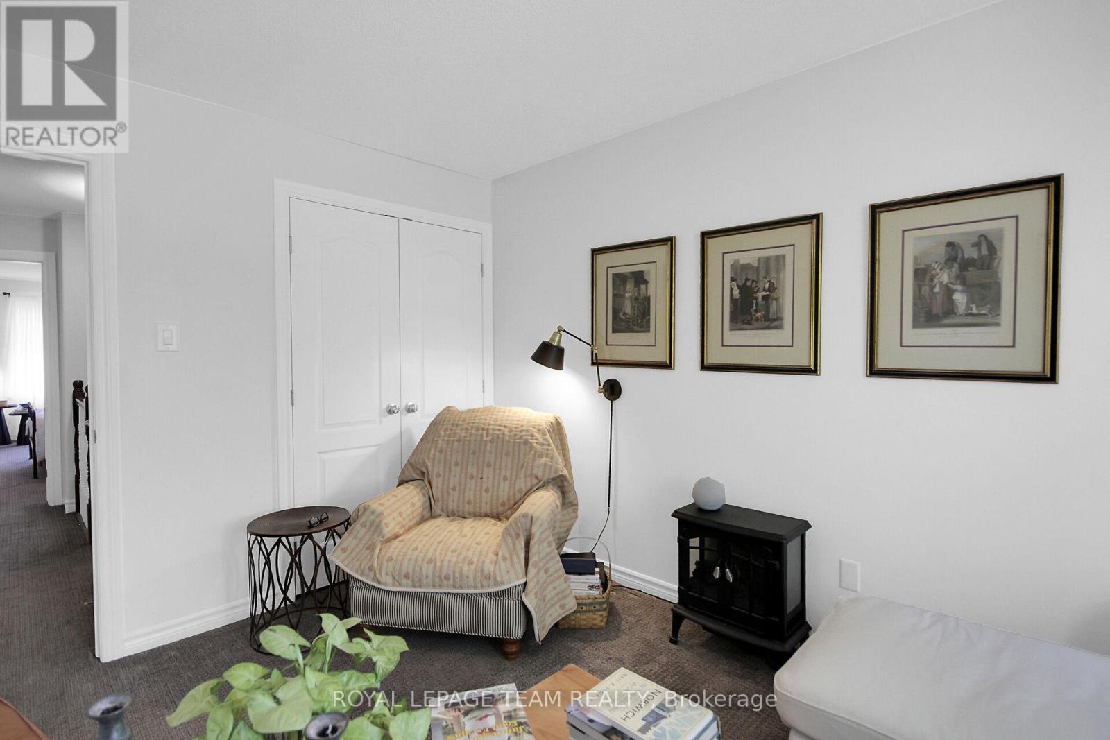 Photo 15 of 112 Talltree Crescent, Ottawa ON