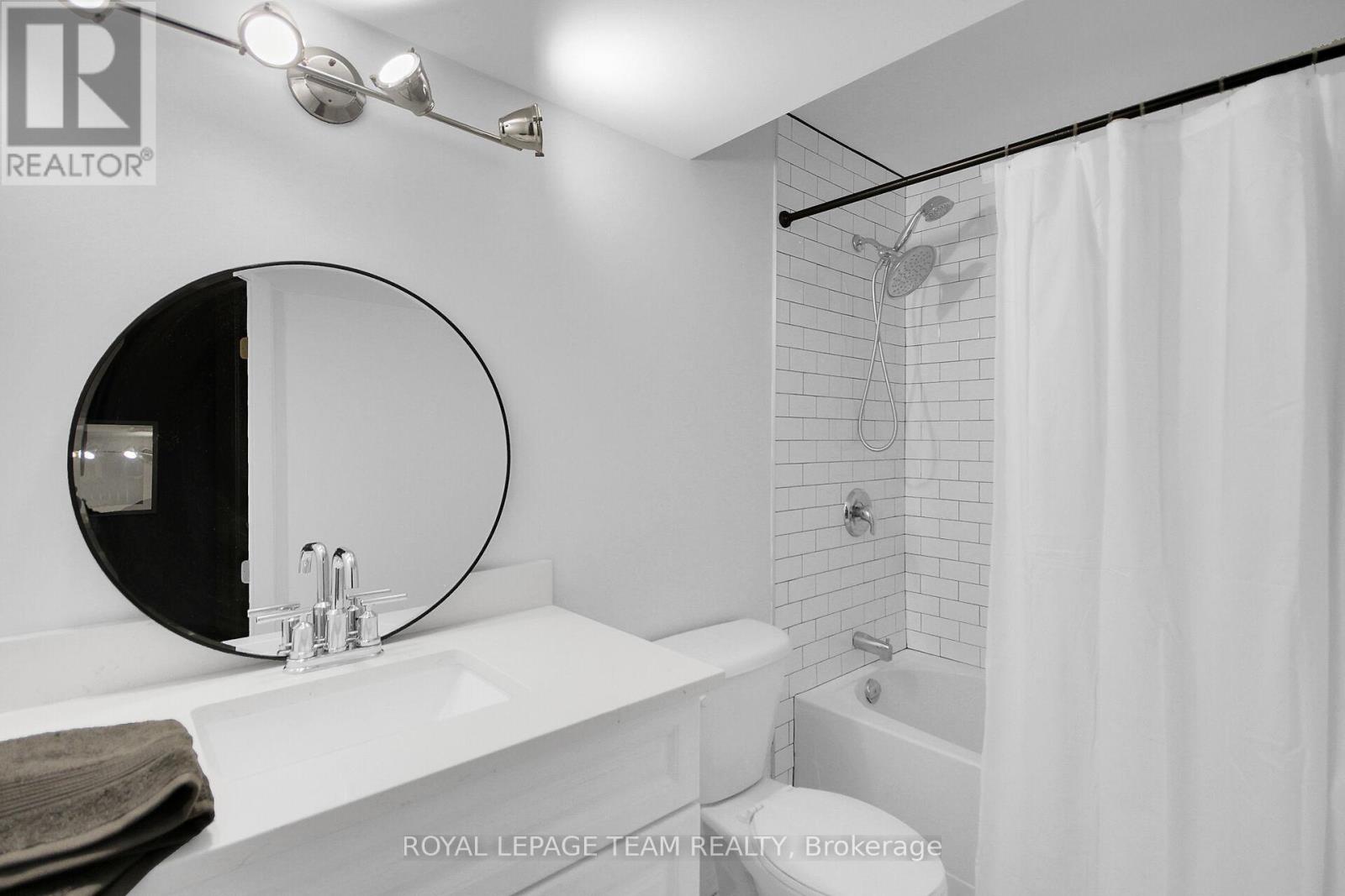 Photo 11 of 112 Talltree Crescent, Ottawa ON