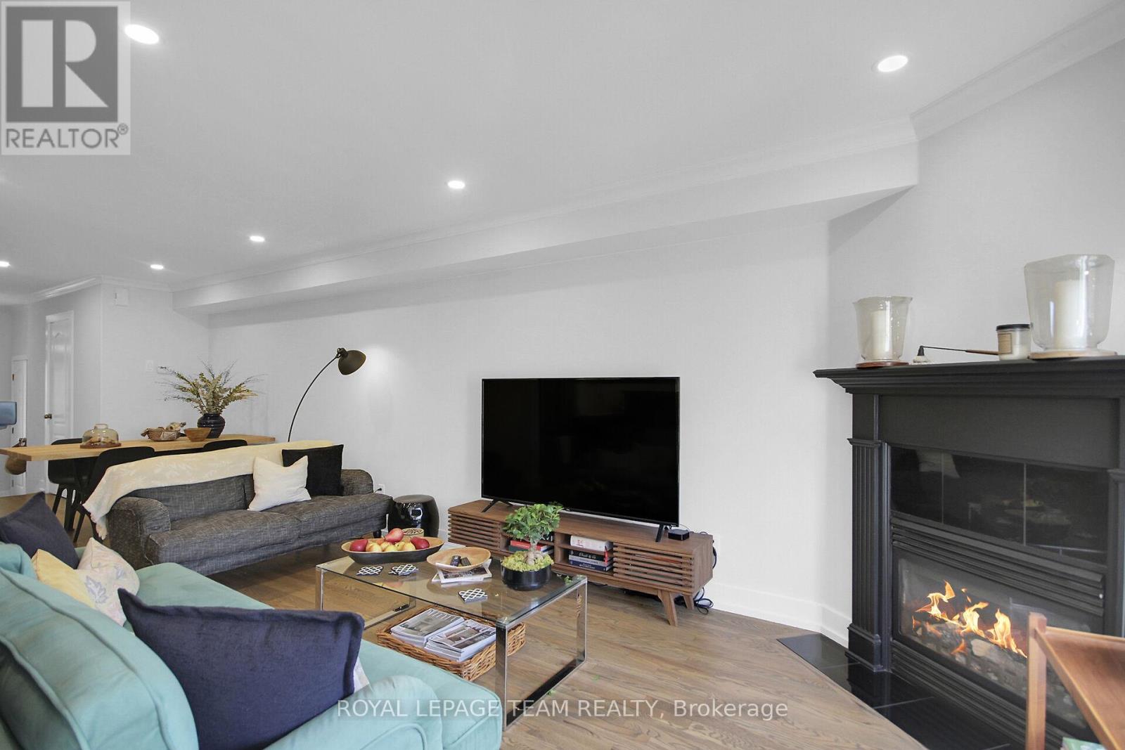 Photo 18 of 112 Talltree Crescent, Ottawa ON