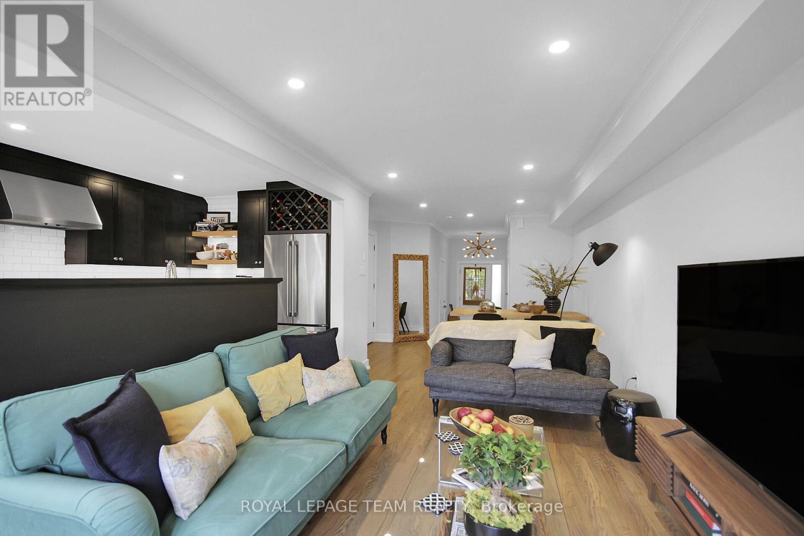 Photo 26 of 112 Talltree Crescent, Ottawa ON
