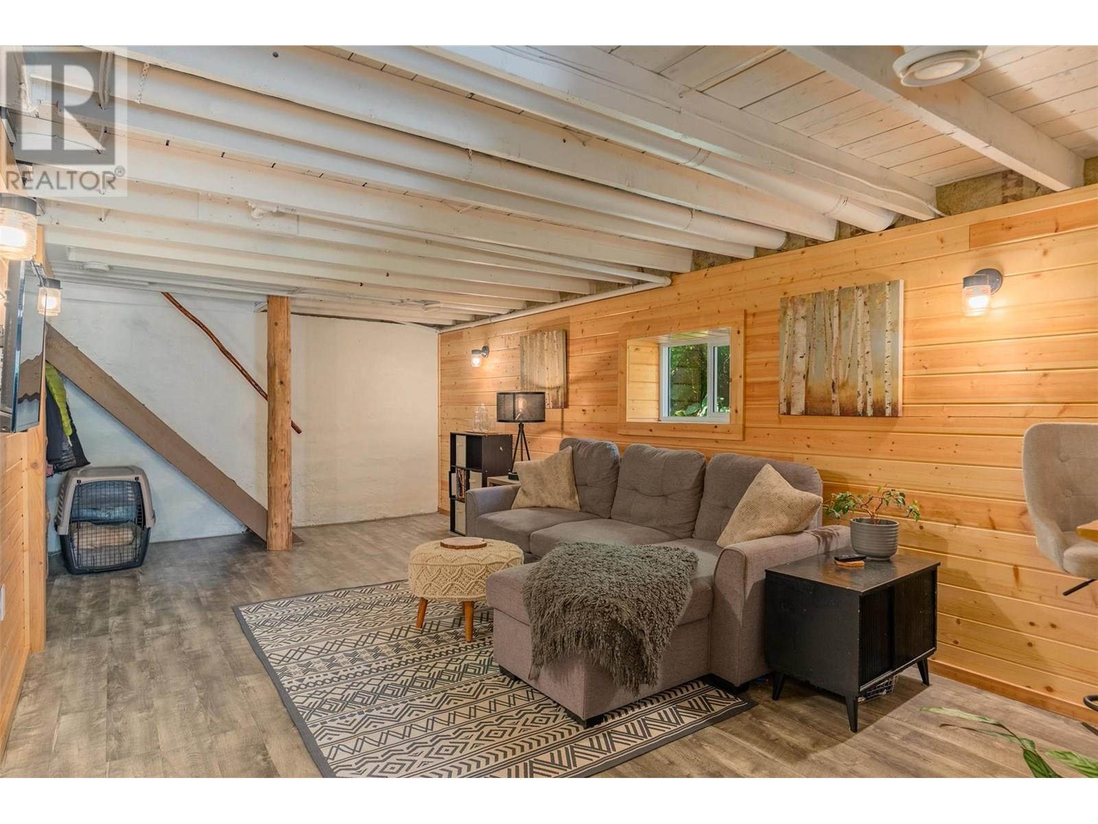 1954 THOMPSON Avenue, Rossland