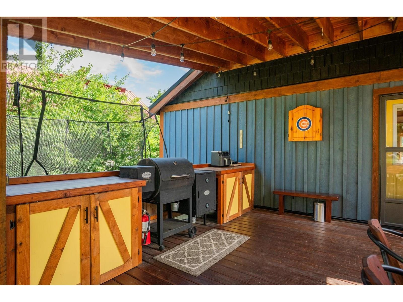 1954 THOMPSON Avenue, Rossland