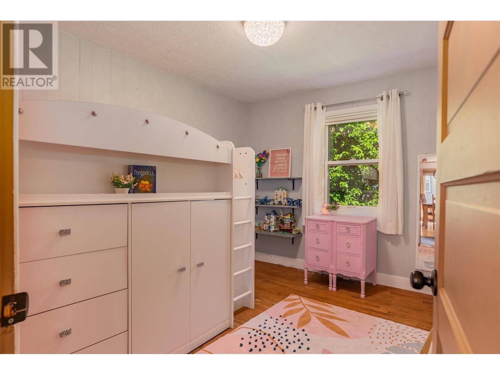 1954 THOMPSON Avenue, Rossland