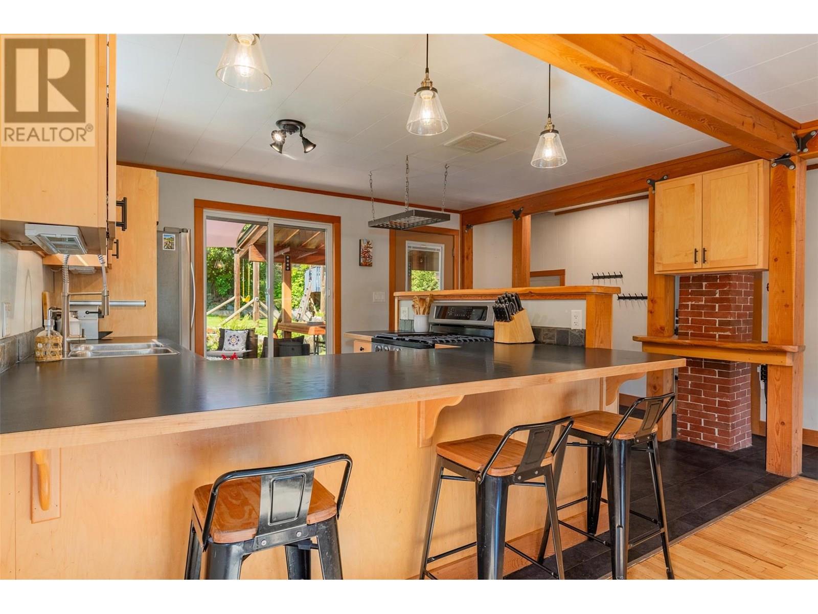 1954 THOMPSON Avenue, Rossland