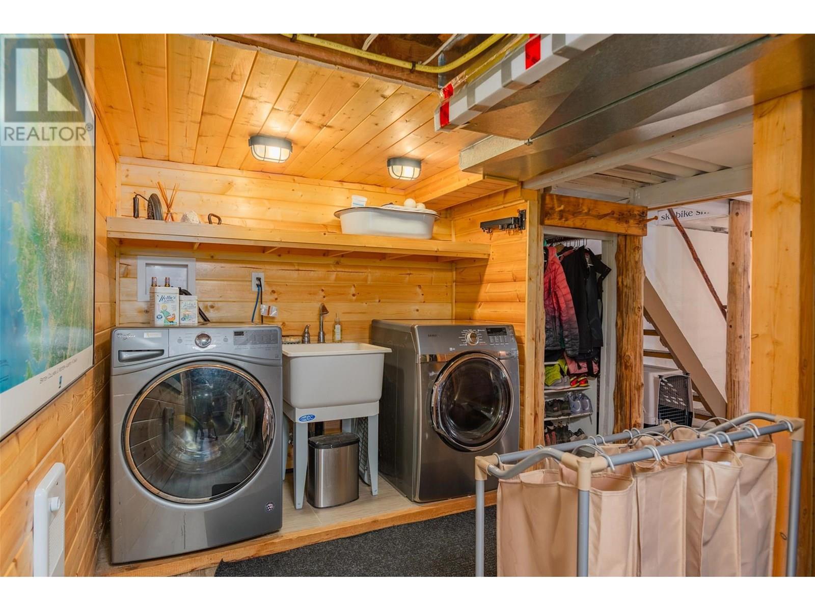 1954 THOMPSON Avenue, Rossland