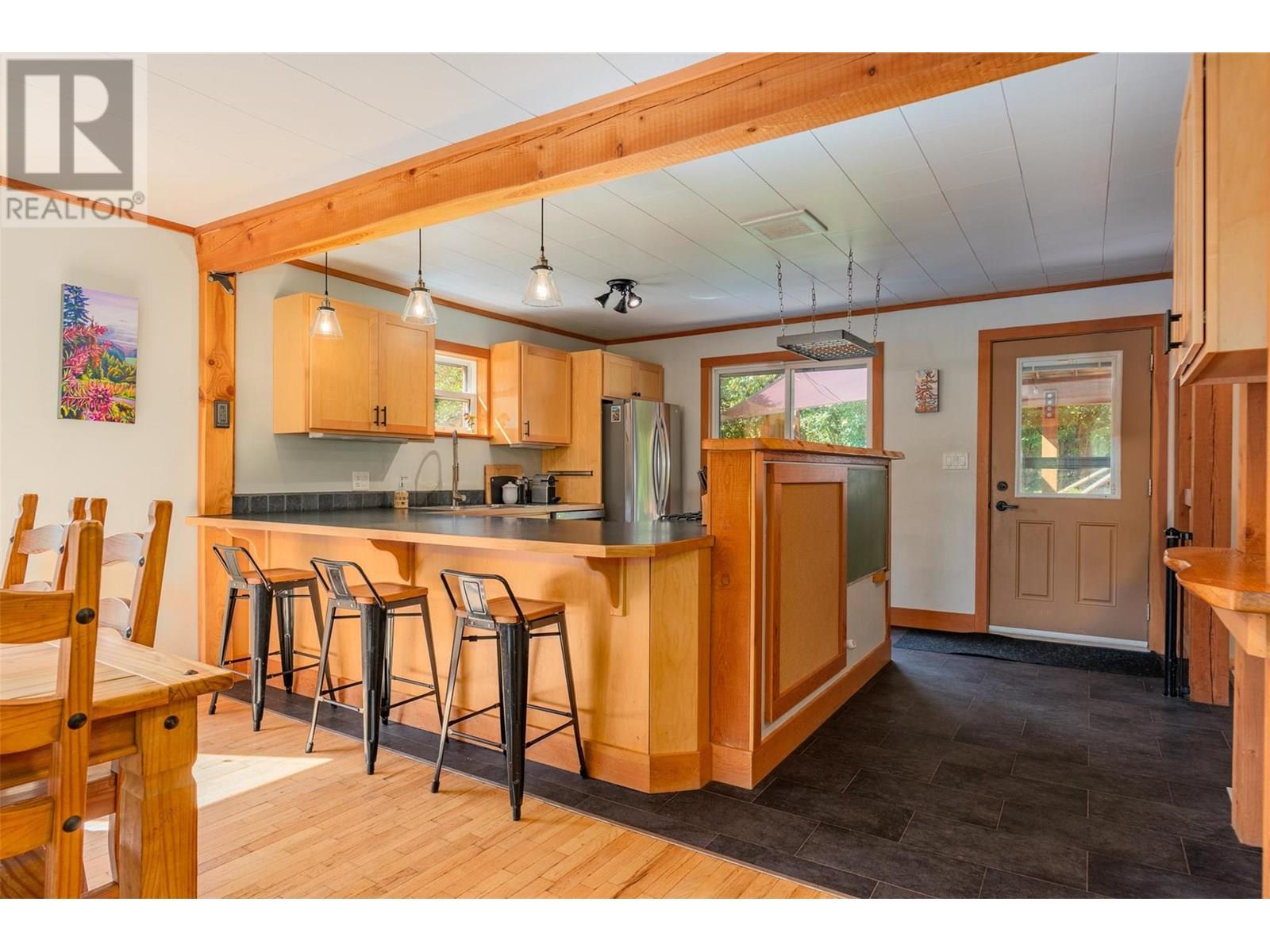 1954 THOMPSON Avenue, Rossland