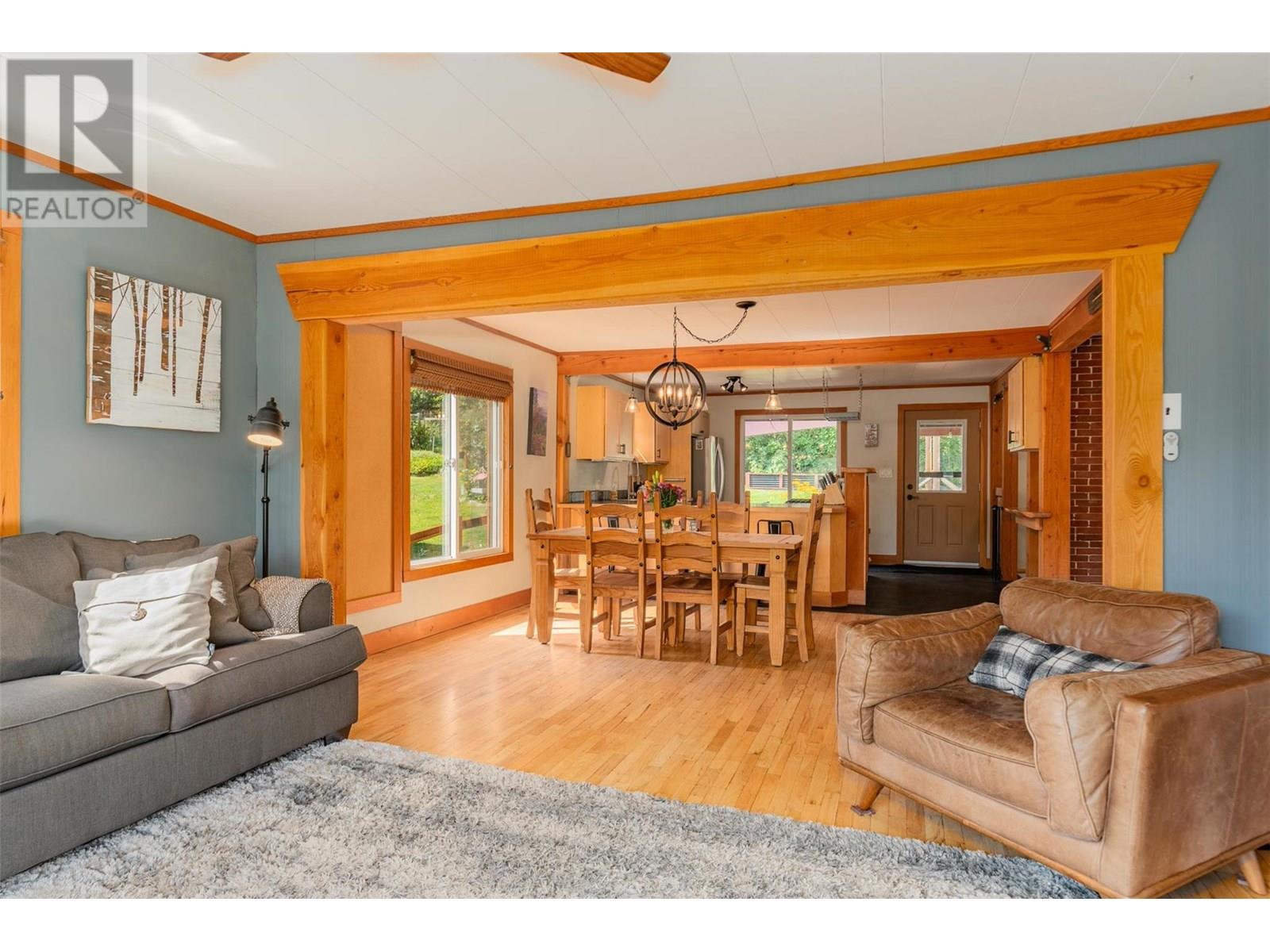1954 THOMPSON Avenue, Rossland