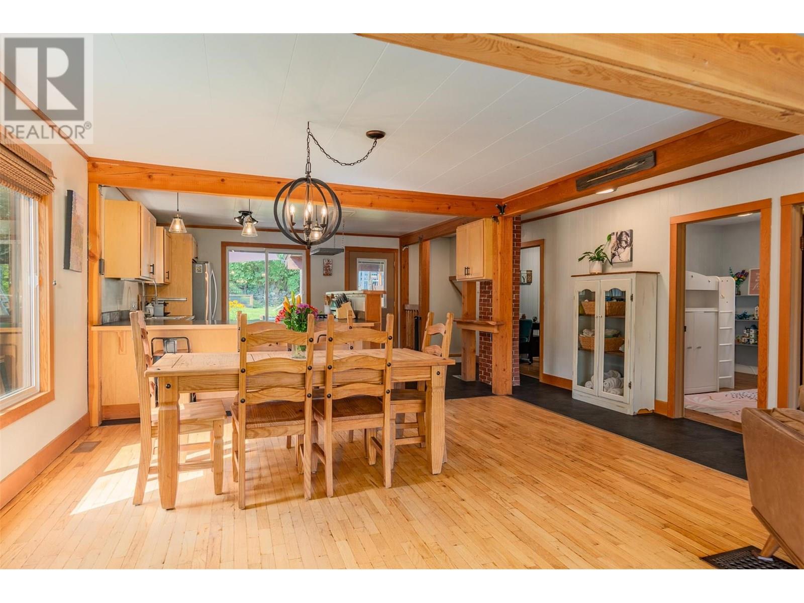 1954 THOMPSON Avenue, Rossland