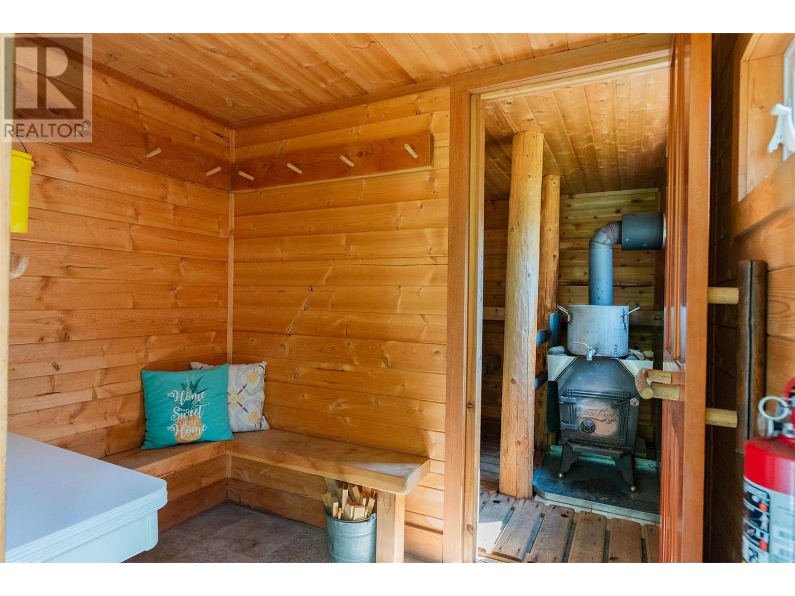 1954 THOMPSON Avenue, Rossland