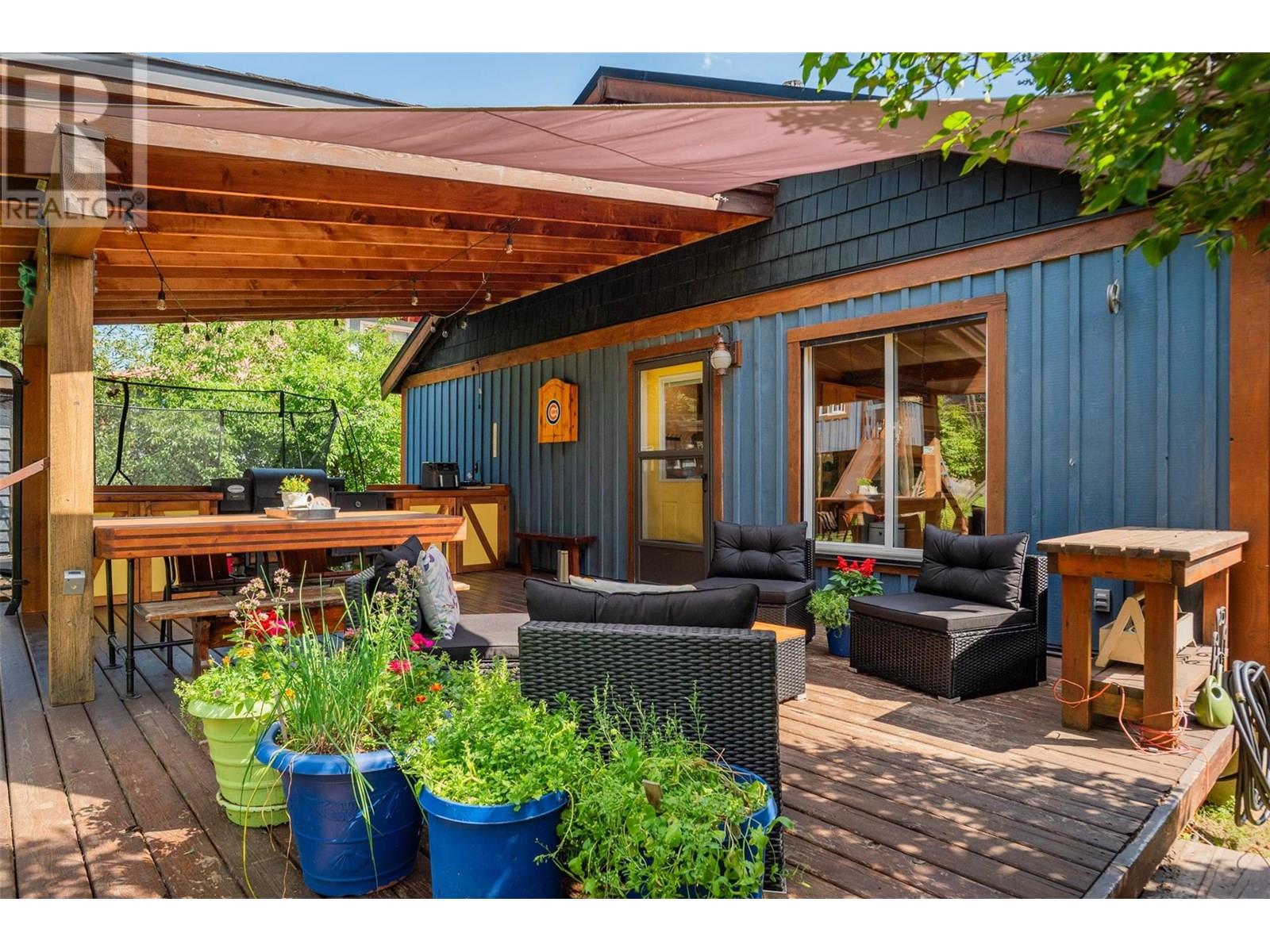1954 THOMPSON Avenue, Rossland