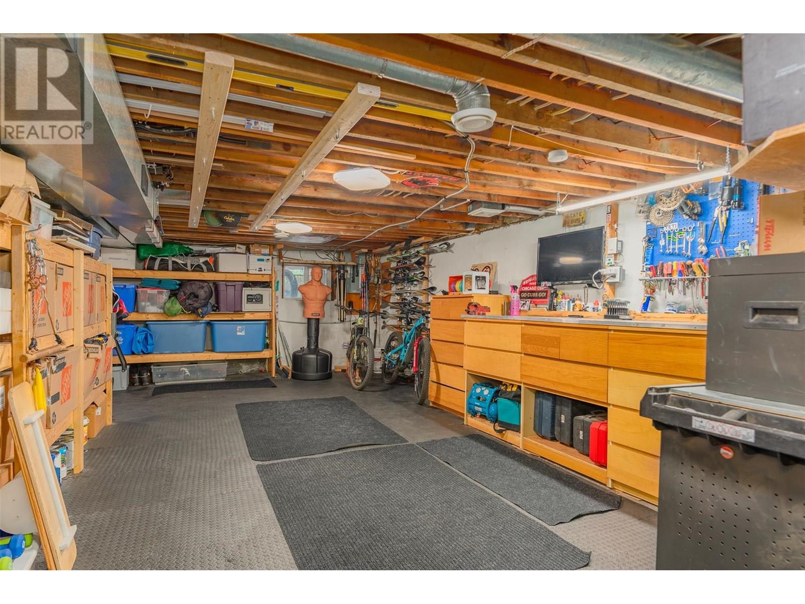 1954 THOMPSON Avenue, Rossland