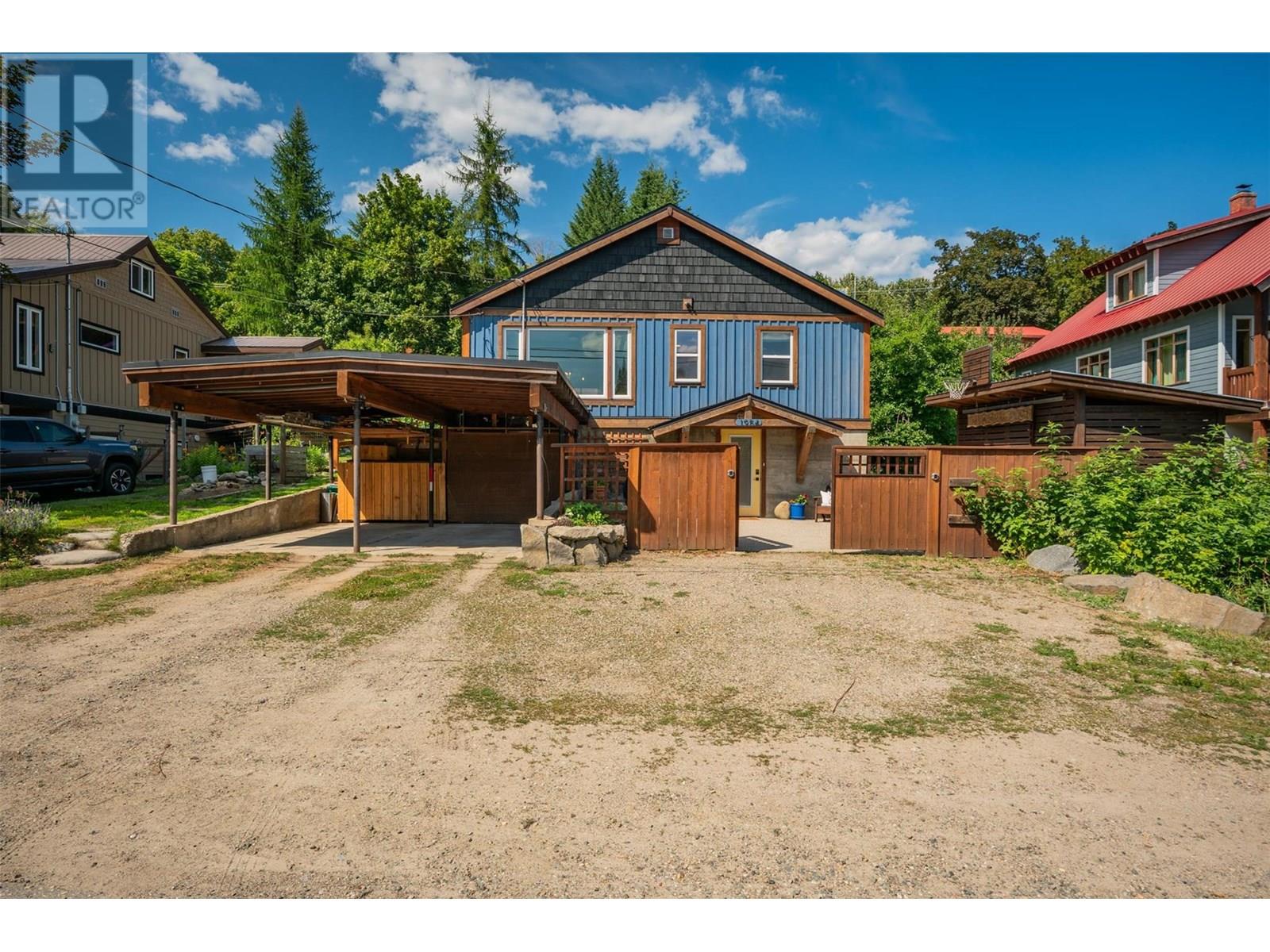 1954 THOMPSON Avenue, Rossland
