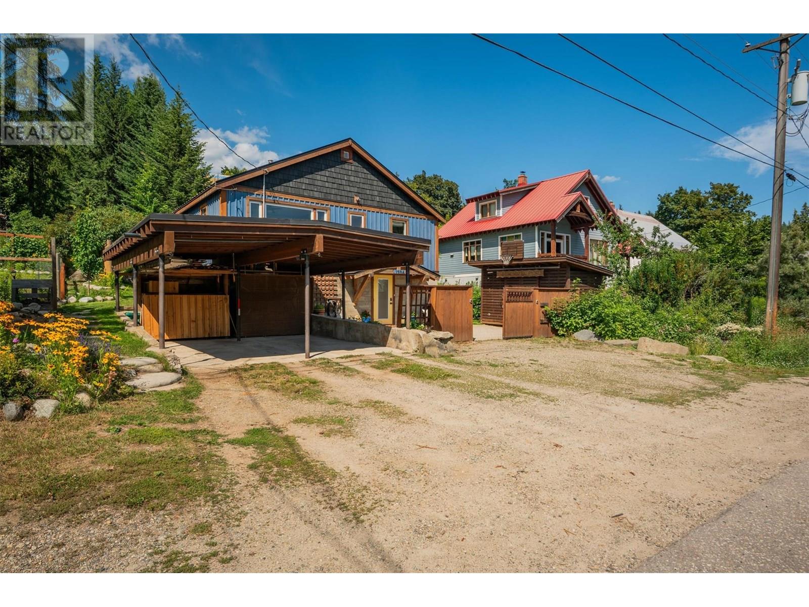 1954 THOMPSON Avenue, Rossland