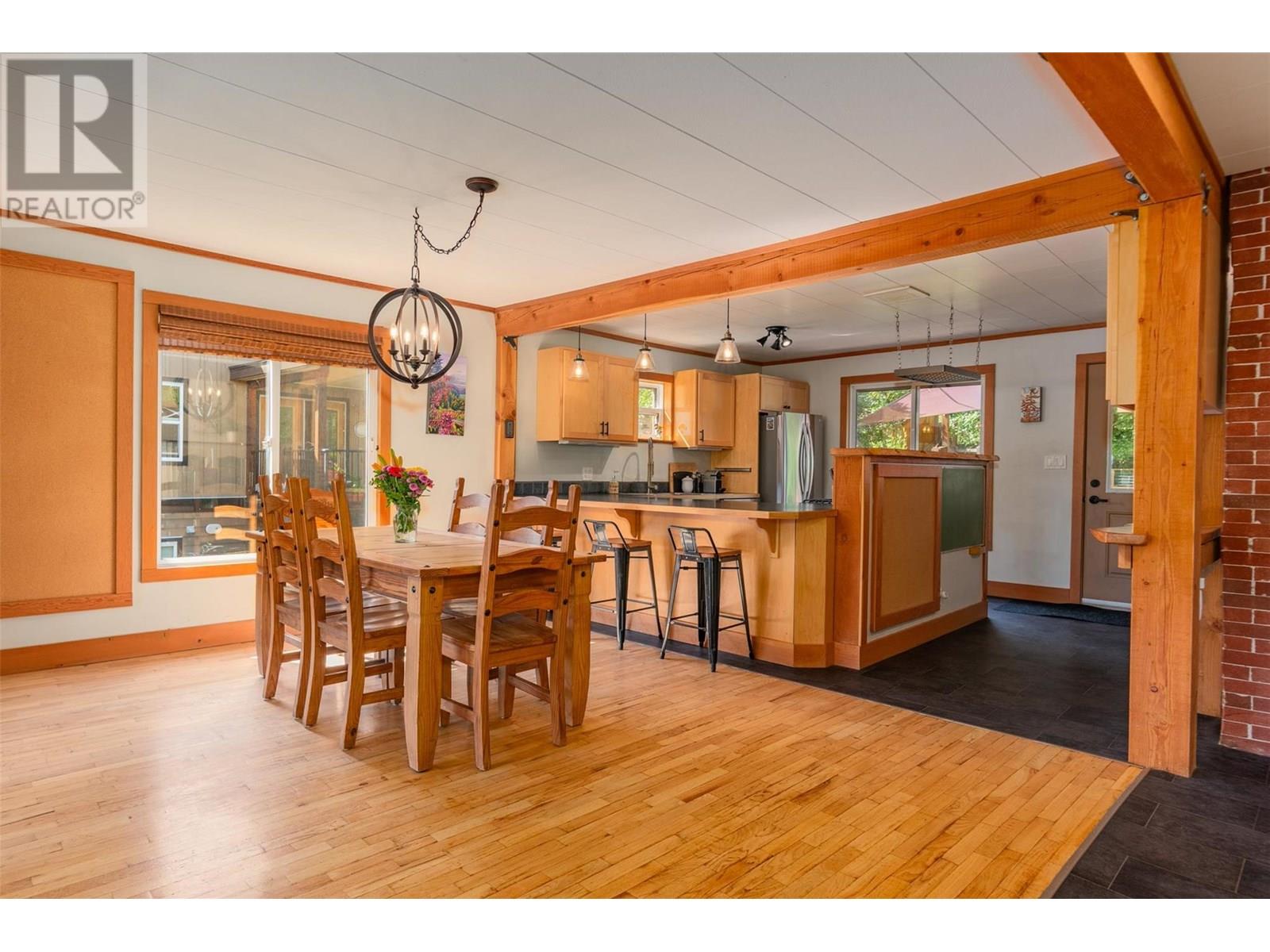 1954 THOMPSON Avenue, Rossland
