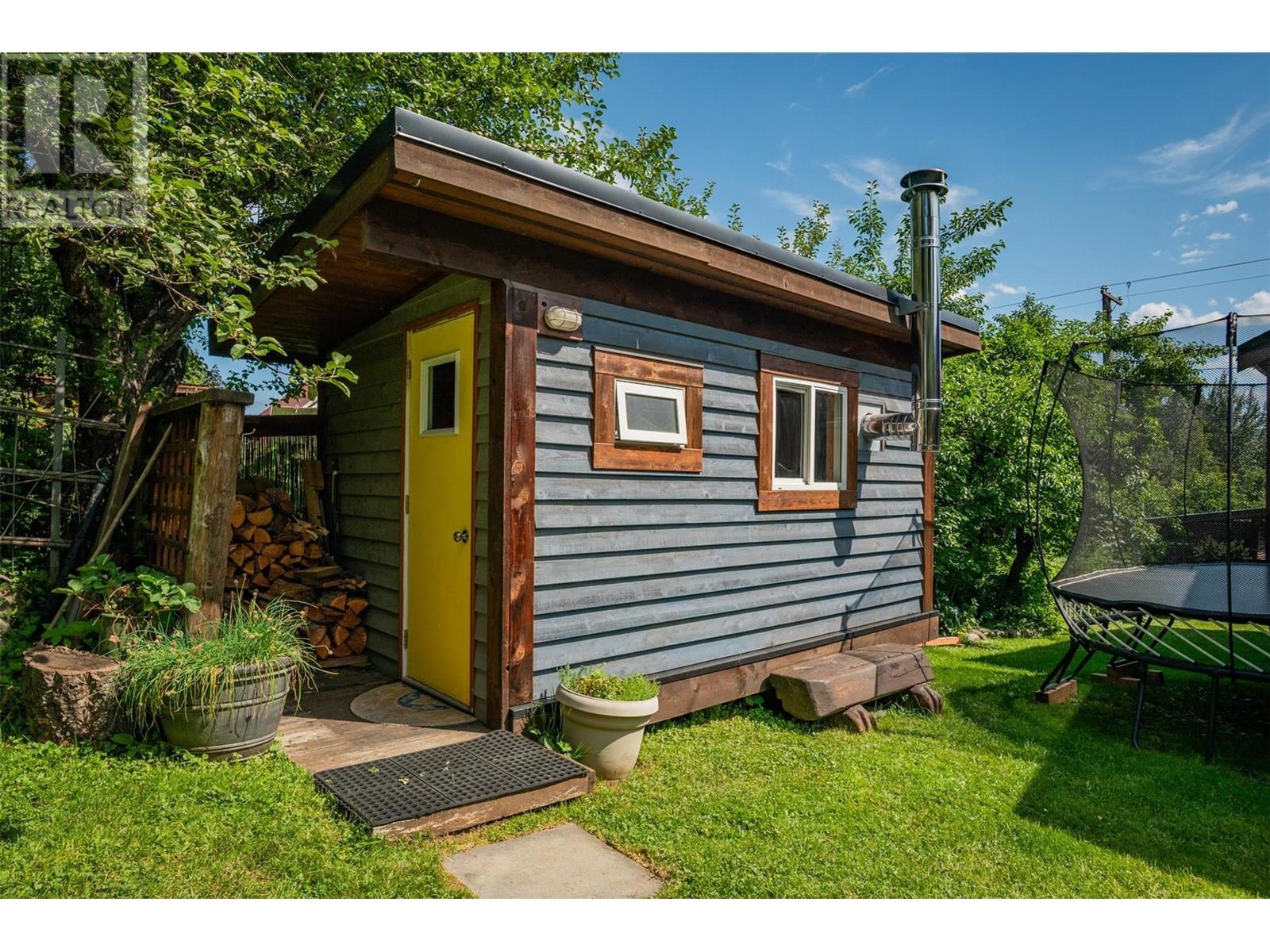 1954 THOMPSON Avenue, Rossland