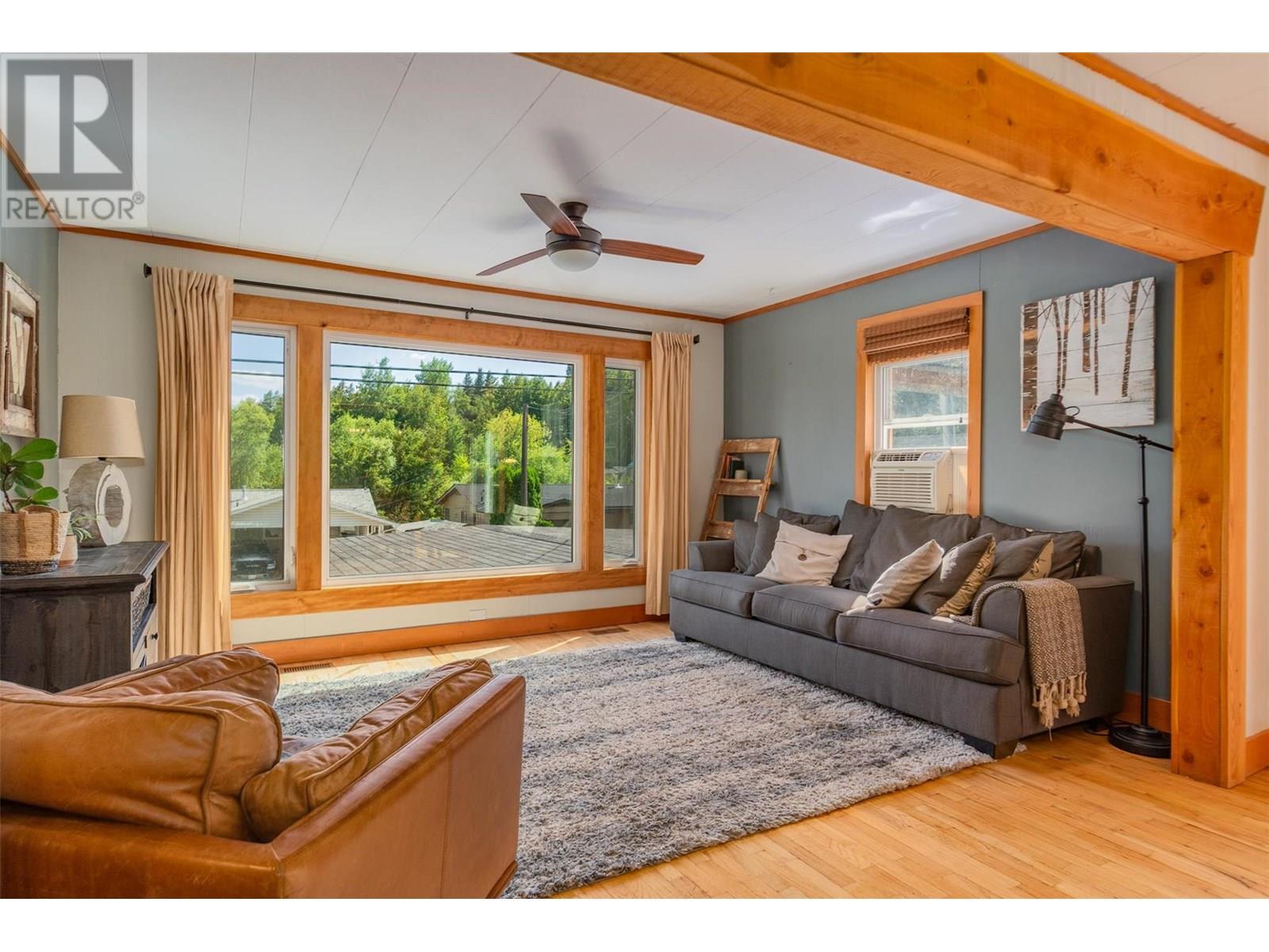 1954 THOMPSON Avenue, Rossland