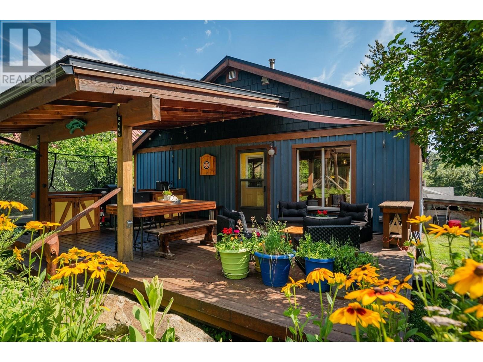 1954 THOMPSON Avenue, Rossland
