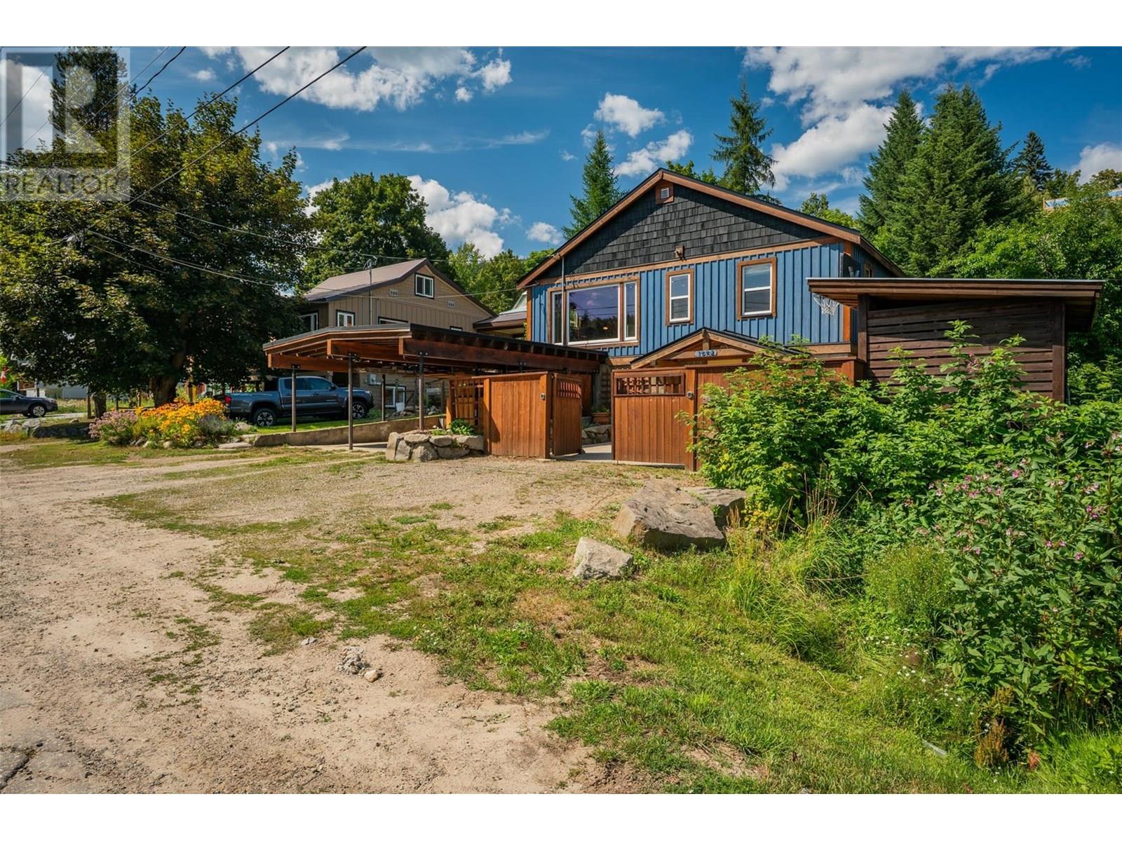 1954 THOMPSON Avenue, Rossland