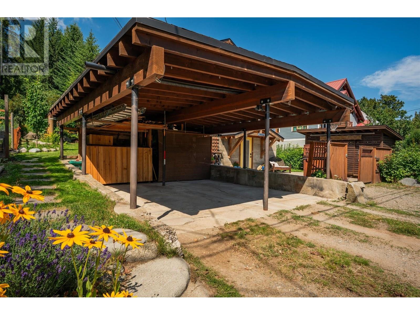 1954 THOMPSON Avenue, Rossland