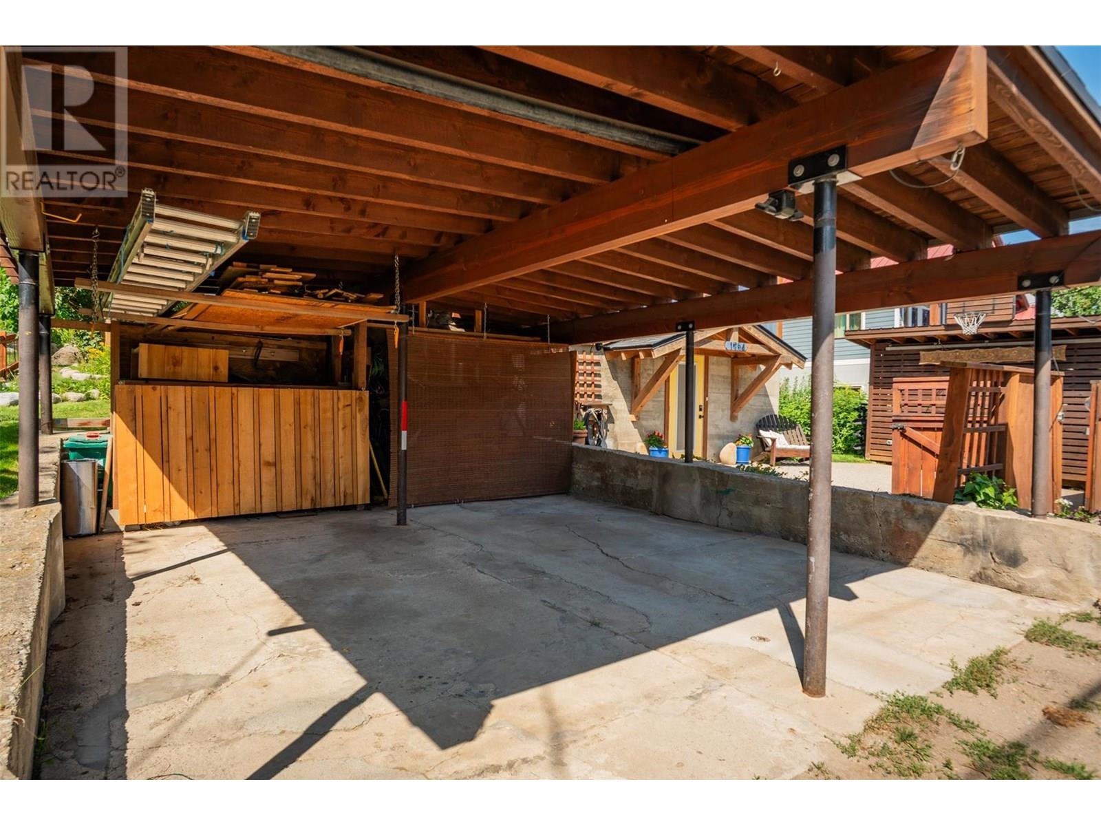 1954 THOMPSON Avenue, Rossland