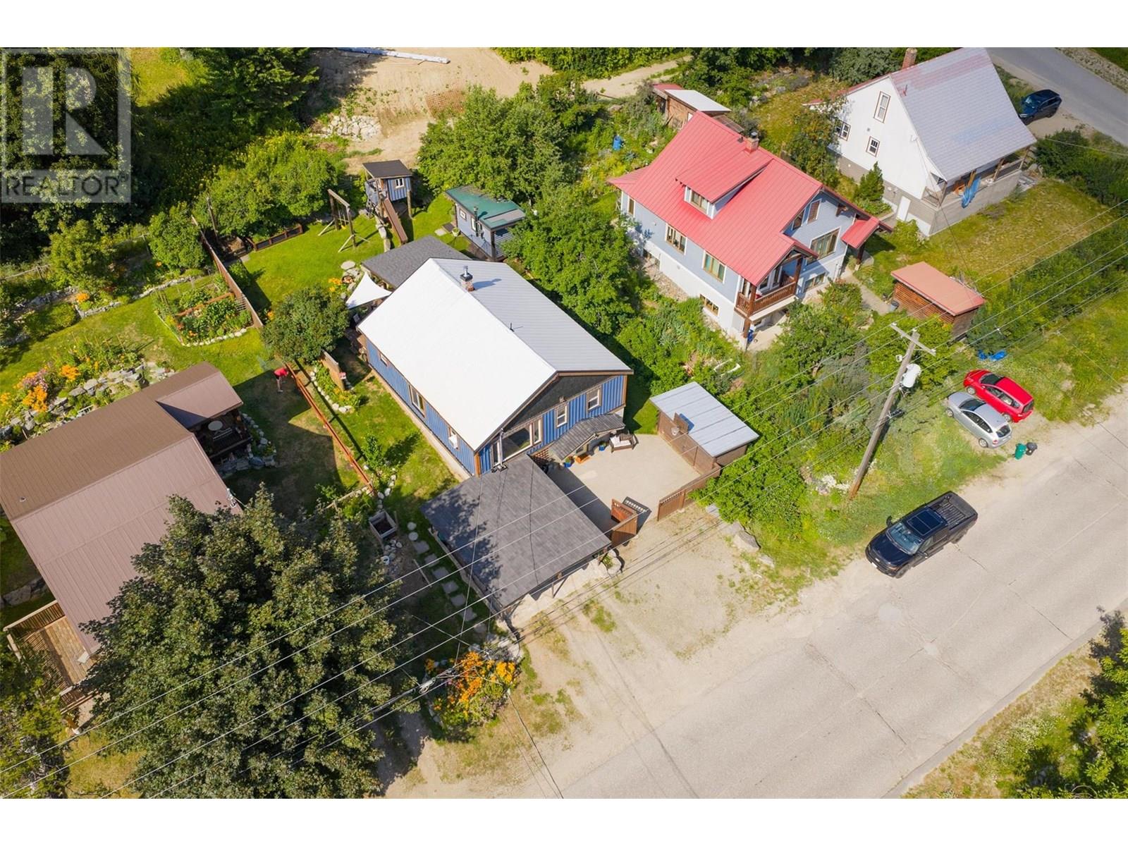 1954 THOMPSON Avenue, Rossland