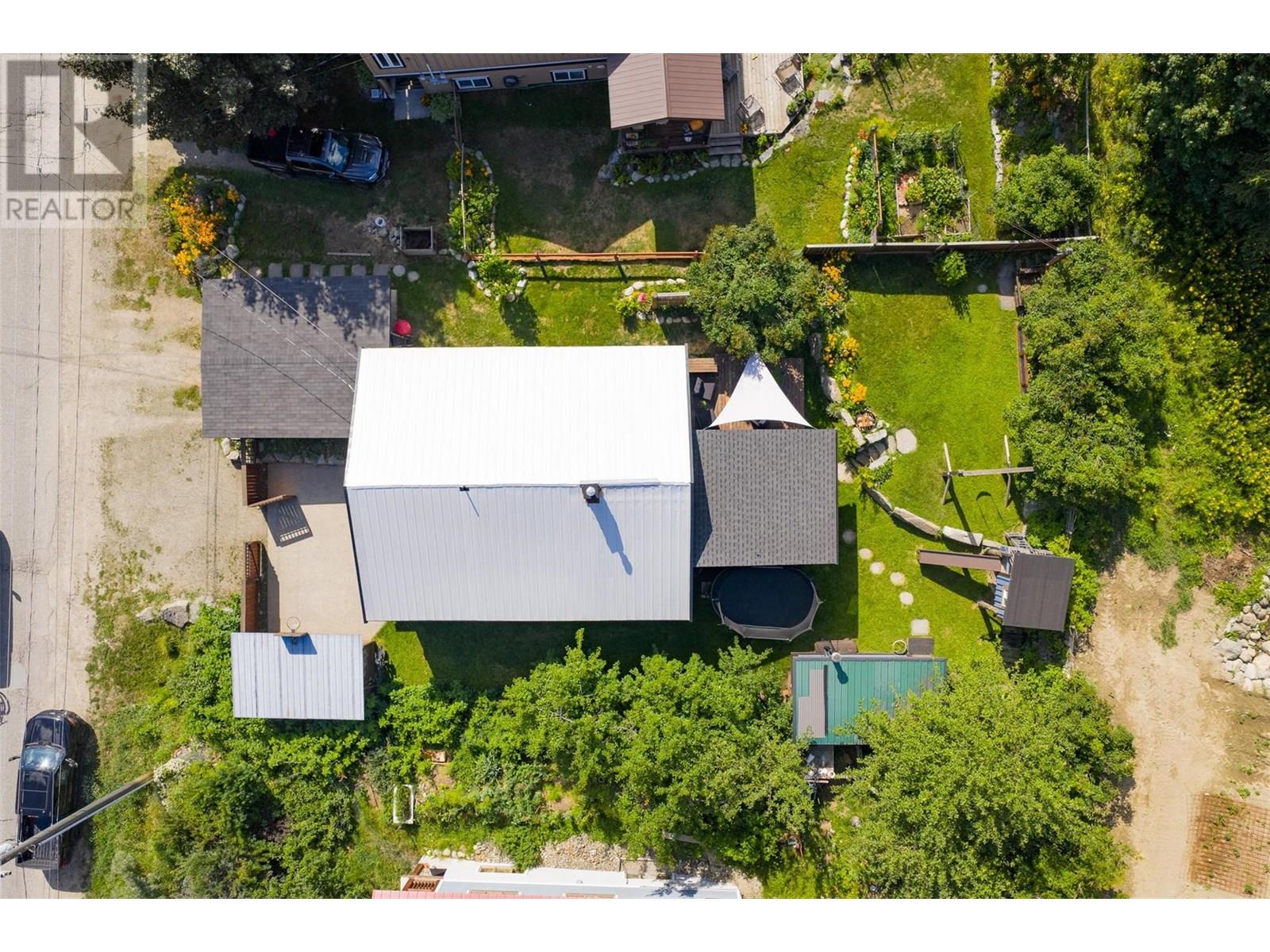 1954 THOMPSON Avenue, Rossland