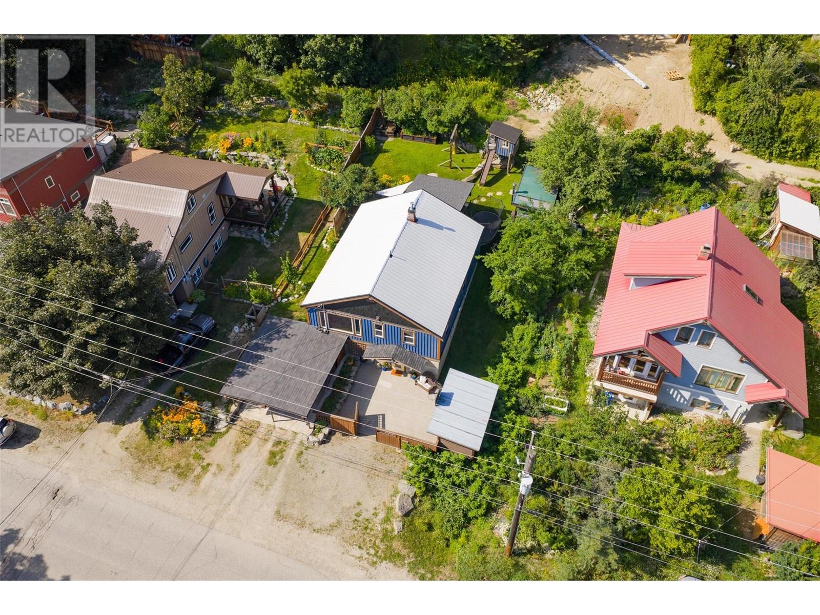 1954 THOMPSON Avenue, Rossland