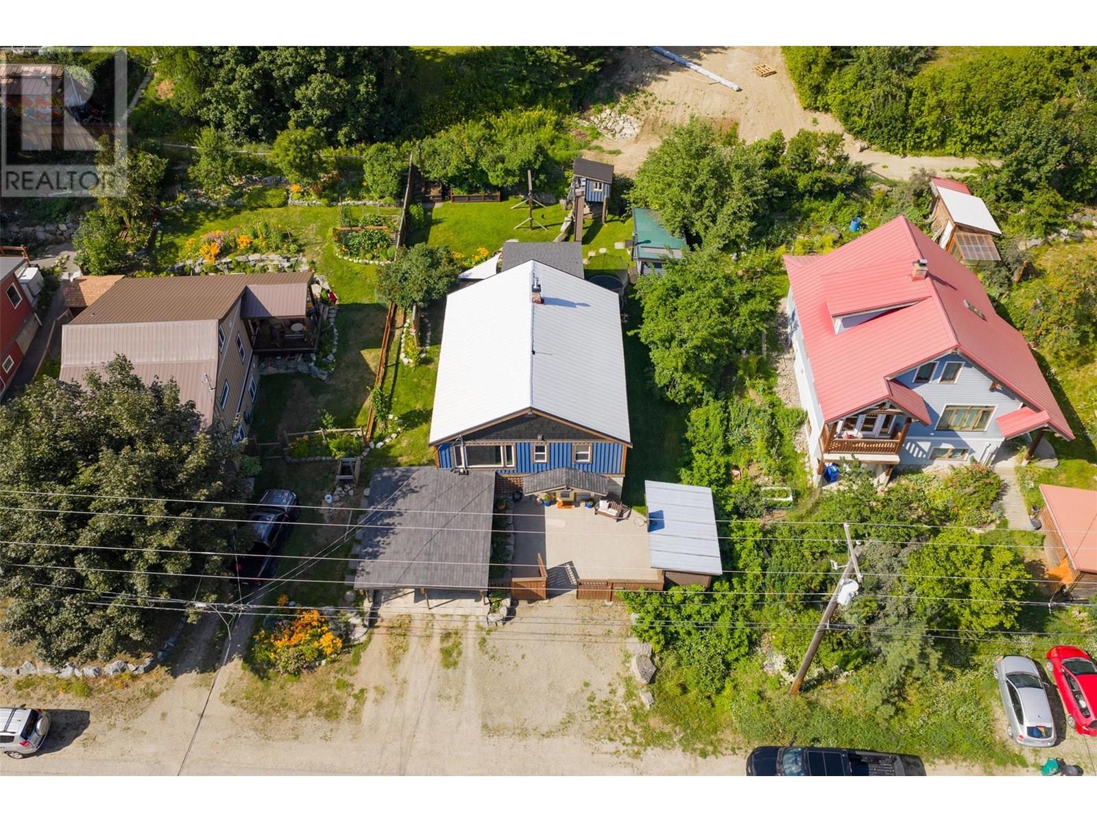 1954 THOMPSON Avenue, Rossland