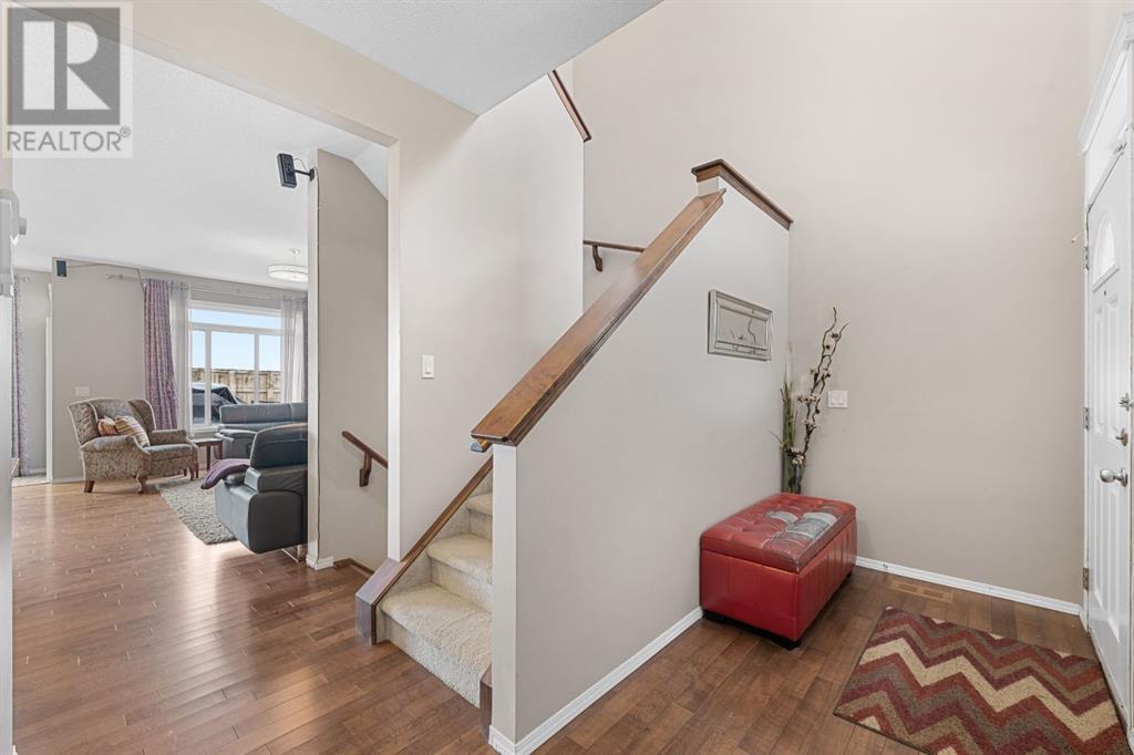 353 Panora Way NW, Calgary, Alberta