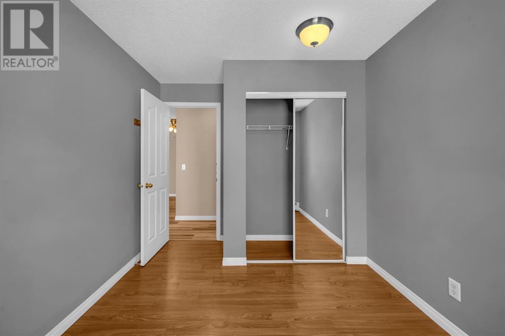 Single Family House for Sale in   Valleyview Park SE Dover Calgary 