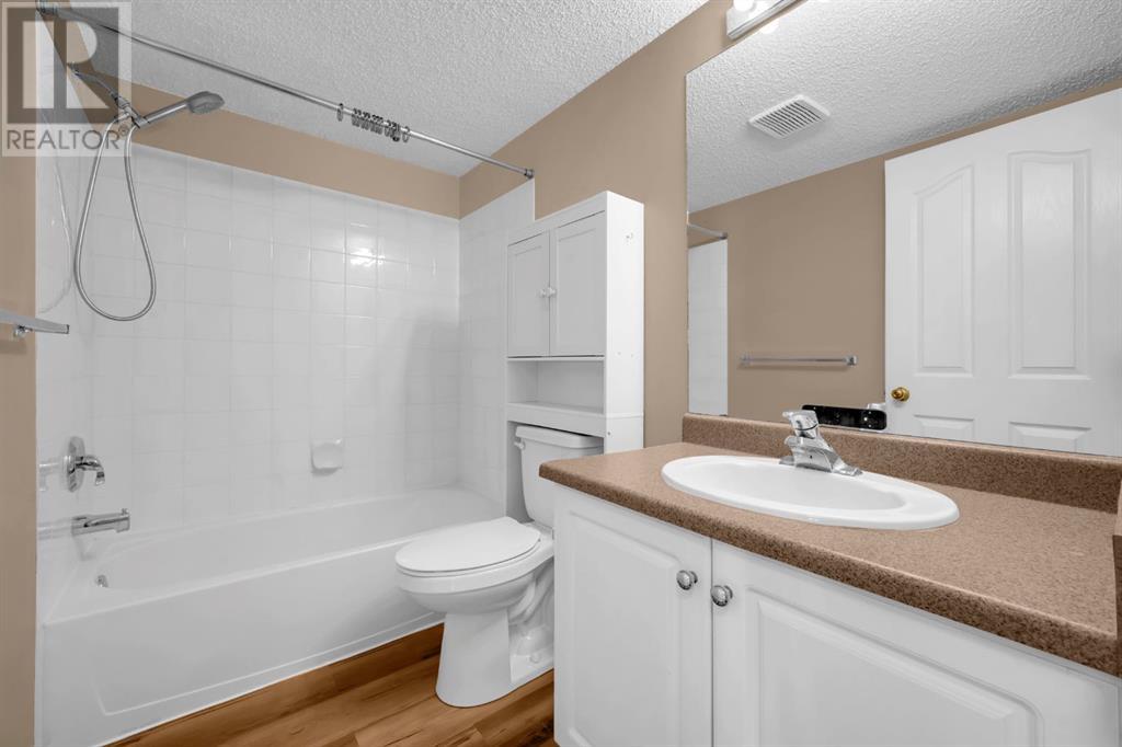 Single Family House for Sale in   Valleyview Park SE Dover Calgary 