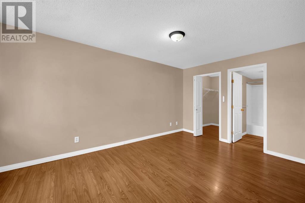 Single Family House for Sale in   Valleyview Park SE Dover Calgary 