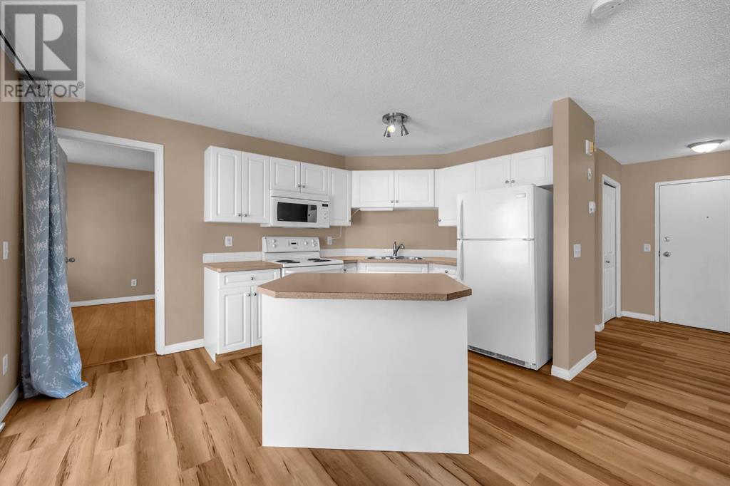 Single Family House for Sale in   Valleyview Park SE Dover Calgary 