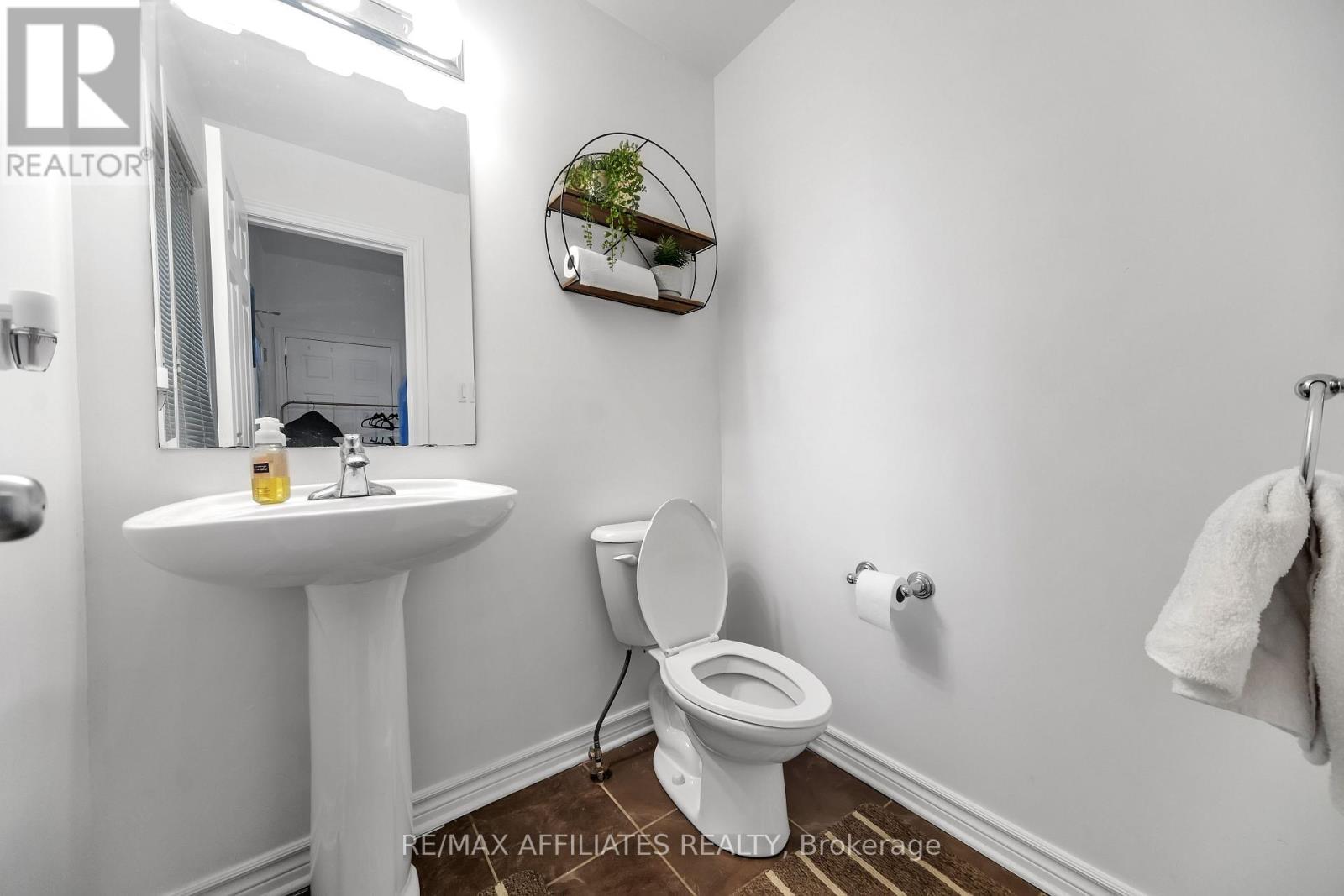 Photo 14 of 604 Paul Metivier Drive, Ottawa ON