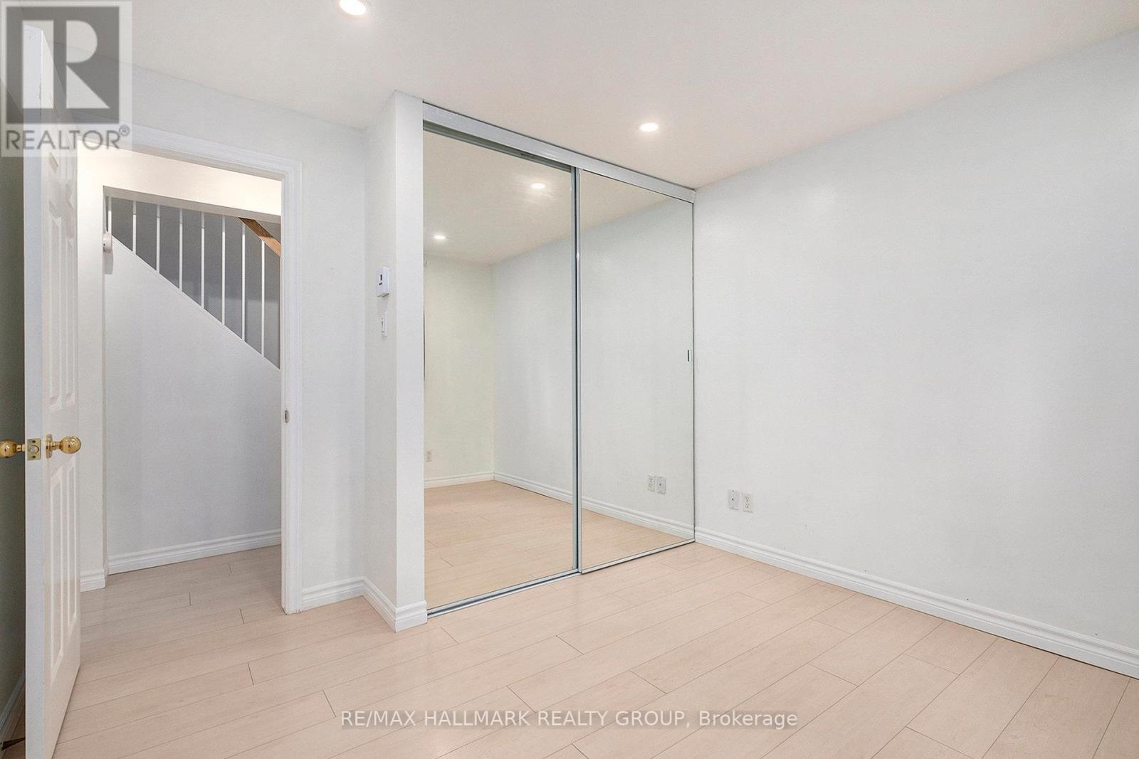 Photo 8 of 15 1204 Shillington Avenue, Ottawa ON