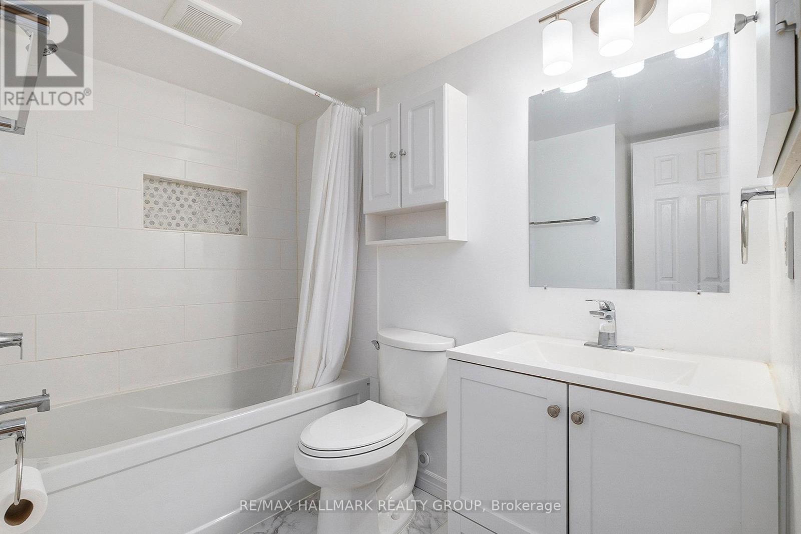 Photo 3 of 15 1204 Shillington Avenue, Ottawa ON