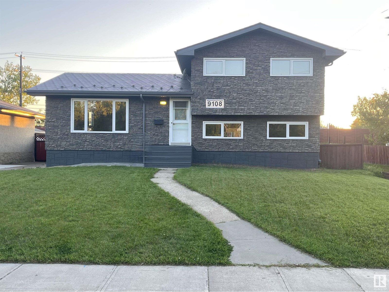 Photo 1 of 9108 169 St Nw, Edmonton AB