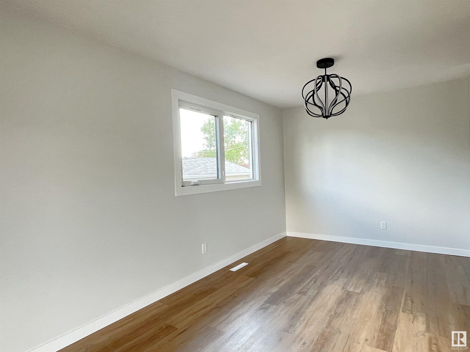 Photo 8 of 9108 169 St Nw, Edmonton AB