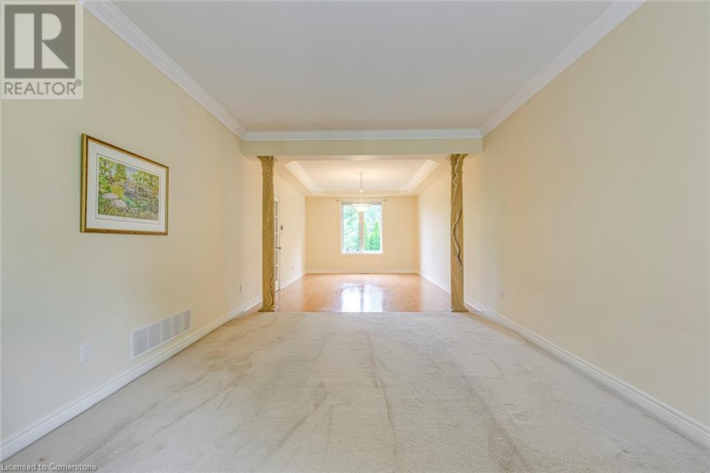Photo 8 of 5337 Jameson Crescent, Burlington ON