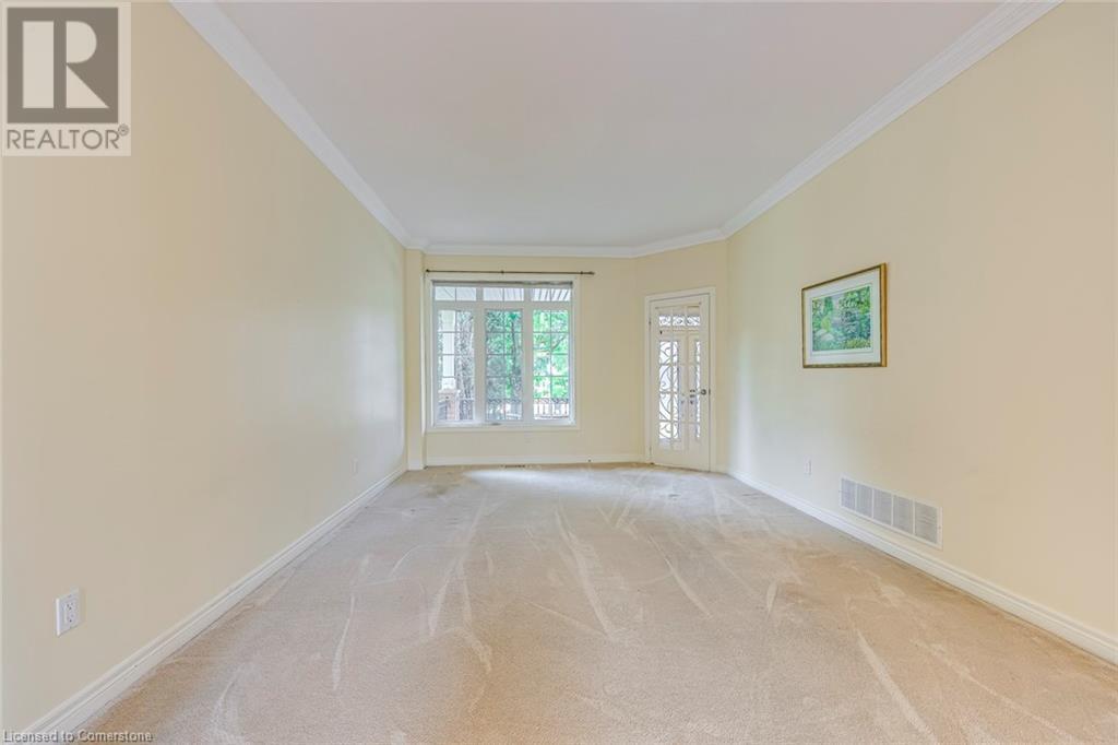 Photo 7 of 5337 Jameson Crescent, Burlington ON
