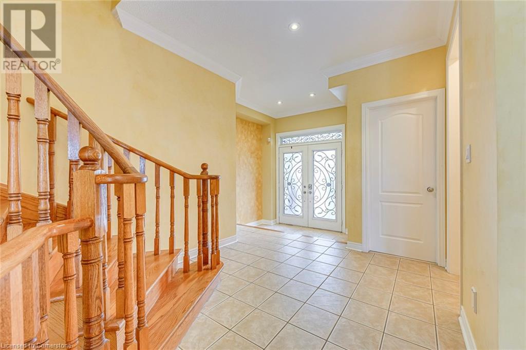 Photo 6 of 5337 Jameson Crescent, Burlington ON