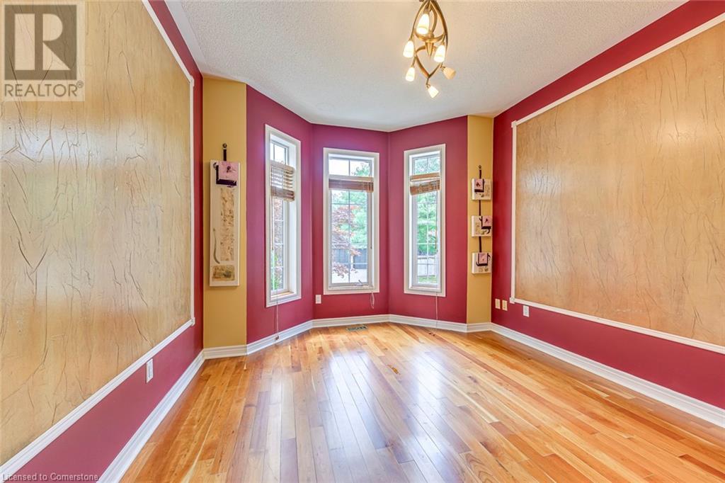 Photo 19 of 5337 Jameson Crescent, Burlington ON