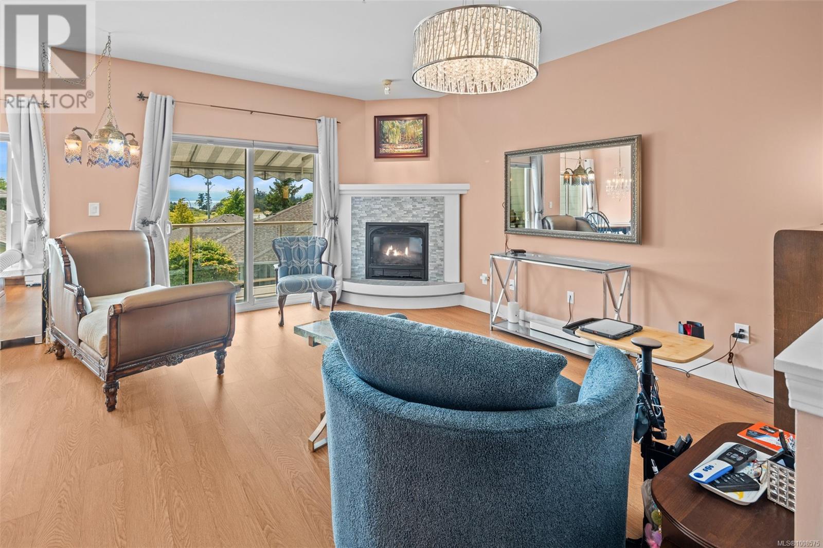 Photo 13 of 22 126 Hallowell Rd, View Royal BC